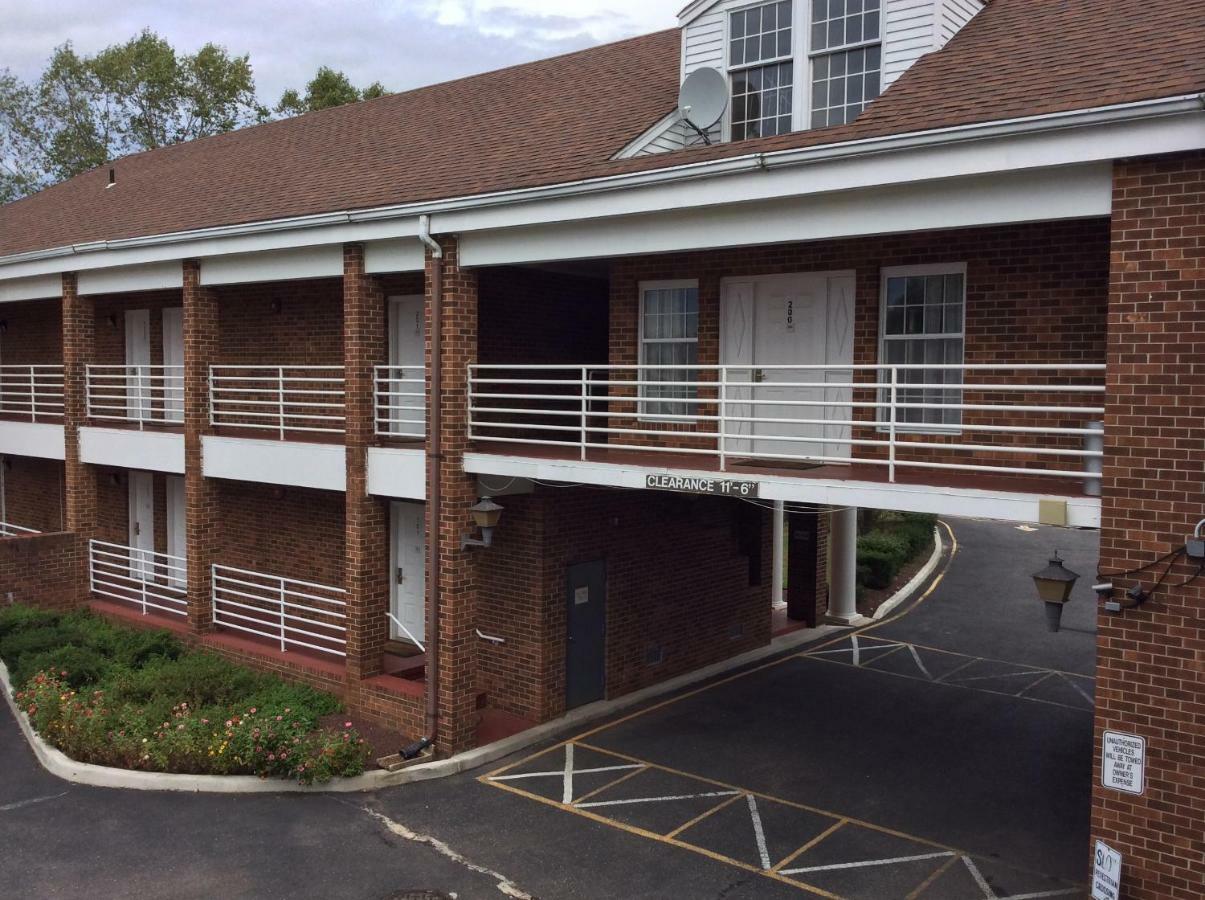 Colts Neck The Village Inn מראה חיצוני תמונה